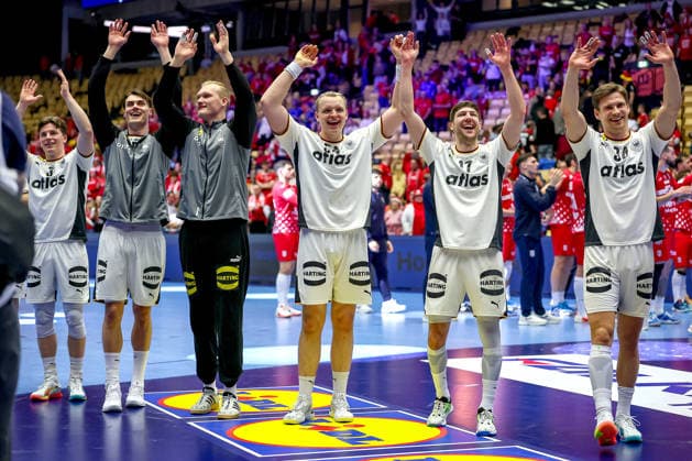 30 01 2026, Handball, Men s EHF EURO 2026, Germany Croatia, Jyske Bank Boxing in Herning, Denmark, Semi Finals Germany is in the final after beating Croatia Closing cheer after the win Winners cheer Nils Lichtlein Germany 03 Miro Schluroff Germany 05 David Späth Germany 01 Justus Fischer Germany 54 Lukas Zerbe Germany 17 Rune Dahmke Germany 34 Denmark