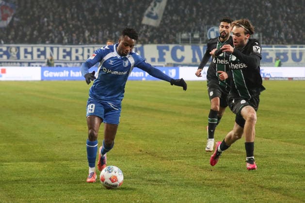 30 01 2026, xgox, Soccer 2 Bundesliga, 1 FC Magdeburg Hannover 96 emspor, v l Lubambo Musonda Magdeburg, 19 , Kolja Oudenne Hannover, 29 DFL DFB REGULATIONS PROHIBIT ANY USE OF PHOTOGRAPHS as IMAGE SEQUENCES and or QUASI VIDEO Magdeburg
