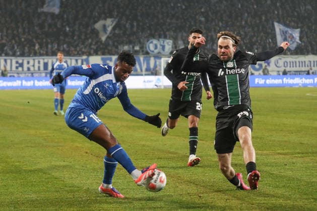 30 01 2026, xgox, Soccer 2 Bundesliga, 1 FC Magdeburg Hannover 96 emspor, v l Lubambo Musonda Magdeburg, 19 , Kolja Oudenne Hannover, 29 duel, duel, fight, tackle DFL DFB REGULATIONS PROHIBIT ANY USE OF PHOTOGRAPHS as IMAGE SEQUENCES and or QUASI VIDEO Magdeburg