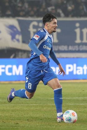 30 01 2026, xgox, Fußball 2 Bundesliga, 1 FC Magdeburg Hannover 96 emspor, v l Laurin Ulrich Magdeburg, 8 Freisteller, Einzelbild, Ganzkoerper, single frame DFL DFB REGULATIONS PROHIBIT ANY USE OF PHOTOGRAPHS as IMAGE SEQUENCES and or QUASI VIDEO Magdeburg