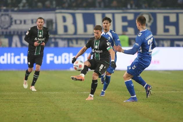 Magdeburg, Saxony-Anhalt, Germany, 30 01 2026 Avnet Arena 20 Matchday, Season 2025 26, 2 Soccer Bundesliga 1 FC Magdeburg Hannover 96 Enzo Leopold 08, Hannover 96 on the ball next to Mateusz Zukowski 22, 1 FC Magdeburg Copyright: xdtsxNachrichtenagenturx dts_104695