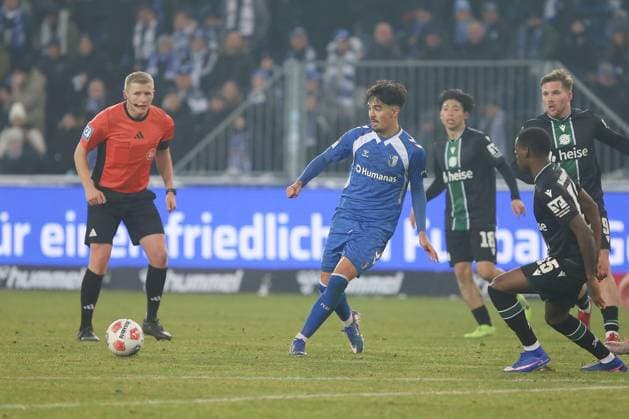 Magdeburg, Saxony-Anhalt, Germany, 30 01 2026 Avnet Arena 20 Matchday, Season 2025 26, 2 Soccer Bundesliga 1 FC Magdeburg Hannover 96 L R Referee Timo Gansloweit, Laurin Ulrich 8, 1 FC Magdeburg , Daisuke Yokota 18, Hannover 96 , han25, Benjamin Källman 09, Hannover 96 Copyright: xdtsxNachrichtenagenturx dts_104680
