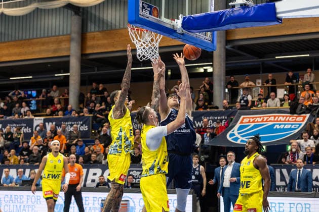 GER, easy Credit Basketball Bundesliga, Syntainics MBC EWE Baskets Oldenburg 30 01 2026, Stadthalle, Weißenfels, GER, easy Credit Basketball Bundesliga, Syntainics MBC EWE Baskets Oldenburg Jure Planinic Syntainics MBC, 44 , Tomislav Zubcic Tomislav Zubcic EWE Baskets Oldenburg 33 Â Photo Alexander Trienitz Weißenfels Stadthalle Sachsen Anhalt Germany