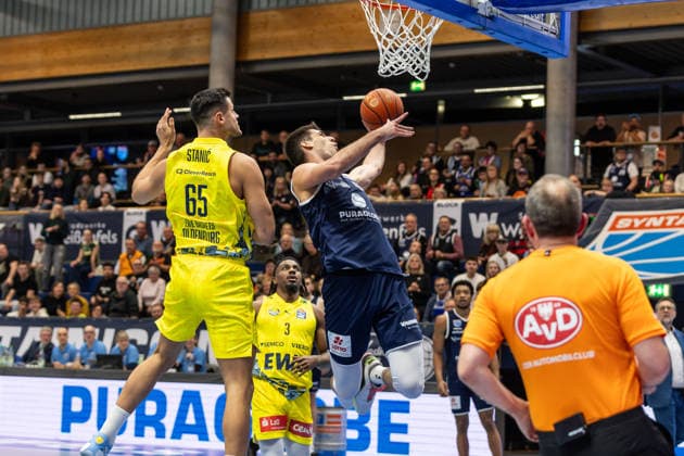 GER, easy Credit Basketball Bundesliga, Syntainics MBC EWE Baskets Oldenburg 30 01 2026, Stadthalle, Weißenfels, GER, easy Credit Basketball Bundesliga, Syntainics MBC EWE Baskets Oldenburg Jure Planinic Syntainics MBC, 44 , Filip Stanic Filip Stanic EWE Baskets Oldenburg 65 Â Photo Alexander Trienitz Weißenfels Stadthalle Sachsen Anhalt Germany