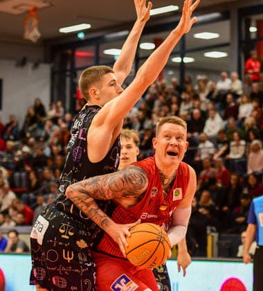 Robin Benzing 2 Bundesliga Pro A, 20 Matchday, 46ers, Basketball, Basketball season 2025 2026, BBL, Germany, Gießen 46ers Uni Baskets Münster, Gießen in red, Men, Münster in black