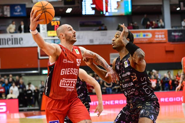 Simon Krajcovic, Nicholas Mc Mullen 2 Bundesliga Pro A, Matchday 20, 46ers, Basketball, Basketball season 2025 2026, BBL, Germany, Gießen 46ers Uni Baskets Münster, Gießen in red, Men, Münster in black