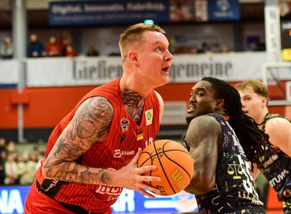 Robin Benzing, Philip Alston 2 Bundesliga Pro A, Matchday 20, 46ers, Basketball, Basketball season 2025 2026, BBL, Germany, Gießen 46ers Uni Baskets Münster, Gießen in red, Men, Münster in black