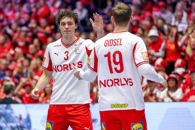 30 01 2026, Handball, Men s EHF EURO 2026, Denmark Iceland, Jyske Bank Boxen in Herning, Denmark, Semi Finals Niclas Vest Kirkelokke Denmark 03 next to Mathias Gidsel Denmark 19 Denmark