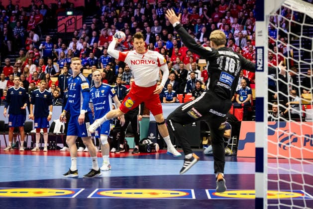 HERNING, DENMARK - JANUARY 30: Emil Jakobsen (Denmark, 07) against Viktor Gisli Hallgrimsson (Iceland, 16) during the EHF EURO 2026 Semifinal 2 match between Denmark vs Iceland at Jyske Bank Boxen Arena on January 30, 2026 in Herning, Denmark. Midtjylland Denmark Copyright: xMarioxM.xKobergx