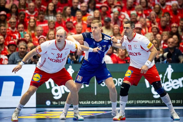 HERNING, DENMARK - JANUARY 30: Simon Hald Jensen (Denmark, 34), Ellidi Vidarsson (Iceland, 18), Rasmus Lauge Schmidt (Denmark, 11) during the EHF EURO 2026 Semifinal 2 match between Denmark vs Iceland at Jyske Bank Boxen Arena on January 30, 2026 in Herning, Denmark. Midtjylland Denmark Copyright: xMarioxM.xKobergx