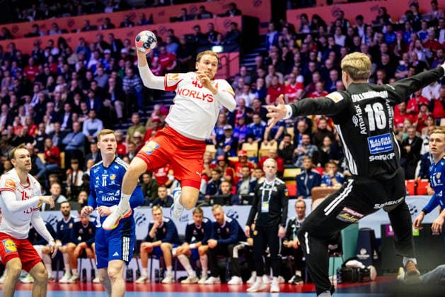 HERNING, DENMARK - JANUARY 30: Simon Pytlick (Denmark, 43) against Viktor Gisli Hallgrimsson (Iceland, 16) during the EHF EURO 2026 Semifinal 2 match between Denmark vs Iceland at Jyske Bank Boxen Arena on January 30, 2026 in Herning, Denmark. Midtjylland Denmark Copyright: xMarioxM.xKobergx
