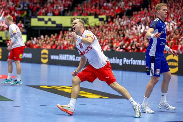 30 01 2026, Handball, Men s EHF EURO 2026, Denmark Iceland, Jyske Bank Boxen in Herning, Denmark, Semi Finals Johan a Plogv Hansen Denmark 26 cheering Denmark