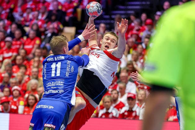 30 01 2026, Handball, Men s EHF EURO 2026, Denmark Iceland, Jyske Bank Boxing in Herning, Denmark, Semi Finals Ymir Gislason Iceland 11 in a duel against Thomas Sommer Arnoldsen Denmark 42 Denmark