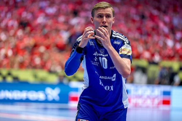 30 01 2026, Handball, Men s EHF EURO 2026, Denmark Iceland, Jyske Bank Boxing in Herning, Denmark, Semi Finals Gisli Thorgeir Kristjansson Iceland 10 disappointed disappointment gesticulating on the pitch Denmark