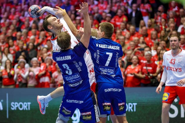 30 01 2026, Handball, Men s EHF EURO 2026, Denmark Iceland, Jyske Bank Boxing in Herning, Denmark, Semi Finals Mathias Gidsel Denmark 19 in a duel against Janus Dadi Smarason Iceland 03 Viggo Kristjansson Iceland 07 Denmark