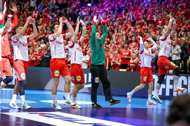 30 01 2026, Handball, Men s EHF EURO 2026, Denmark Iceland, Jyske Bank Boxen in Herning, Denmark, Semi Finals Denmark advances to the final by beating Iceland Closing cheer, Winners cheer Denmark Denmark Denmark
