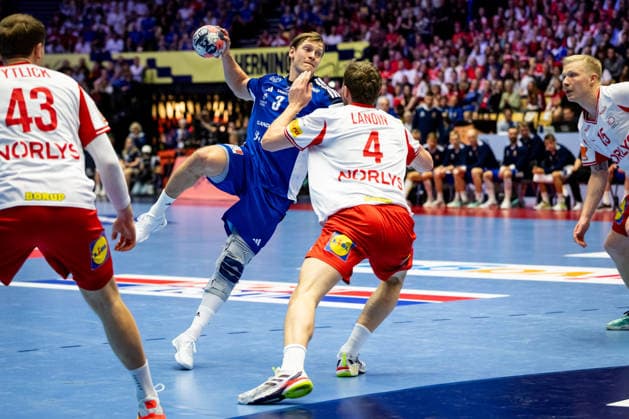 HERNING, DENMARK - JANUARY 30: Janus Dadi Smarason (Iceland, 03) against Magnus Landin Jacobsen (Denmark, 04) during the EHF EURO 2026 Semifinal 2 match between Denmark vs Iceland at Jyske Bank Boxen Arena on January 30, 2026 in Herning, Denmark. Midtjylland Denmark Copyright: xMarioxM.xKobergx