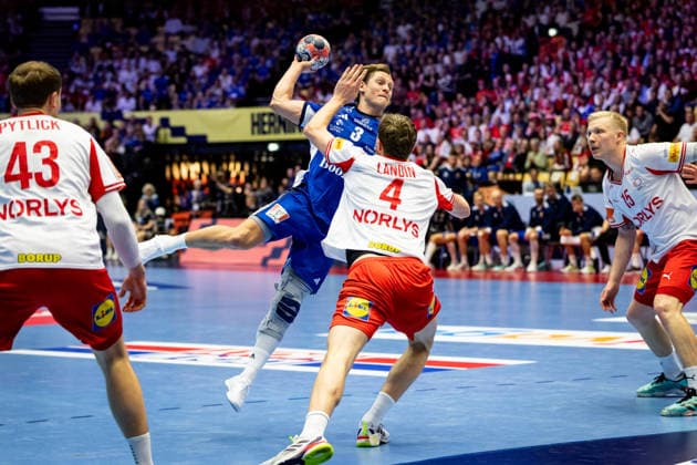 HERNING, DENMARK - JANUARY 30: Janus Dadi Smarason (Iceland, 03) against Magnus Landin Jacobsen (Denmark, 04) during the EHF EURO 2026 Semifinal 2 match between Denmark vs Iceland at Jyske Bank Boxen Arena on January 30, 2026 in Herning, Denmark. Midtjylland Denmark Copyright: xMarioxM.xKobergx