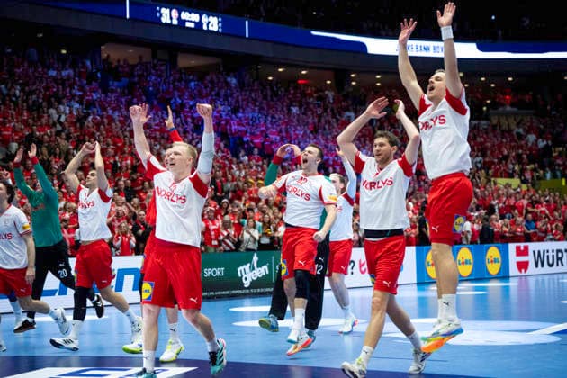EHF Euro 2026 Denmark Iceland Denmark s players celebrate the victory with the fans after the EHF Euro 2026 semifinal match between Denmark and Iceland at Jyske Bank Boxen in Herning, Friday, January 30, 2026 Photo Bo Amstrup Ritzau Scanpix , Herning Denmark Mors  Copyright: BoxAmrstrupx xRitzauxScanpix BoxAmstrupx spdk20260130-222554-L