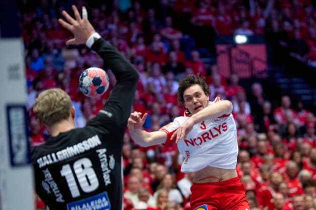EHF Euro 2026 Denmark Iceland Denmark s Niclas Kirkeloekke in action with Iceland s goalkeeper Viktor Hallgrimsson during the EHF Euro 2026 semifinal match between Denmark and Iceland at Jyske Bank Boxen in Herning, Friday, January 30, 2026 Photo Bo Amstrup Ritzau Scanpix , Herning Denmark Mors  Copyright: BoxAmrstrupx xRitzauxScanpix BoxAmstrupx spdk20260130-233912-L