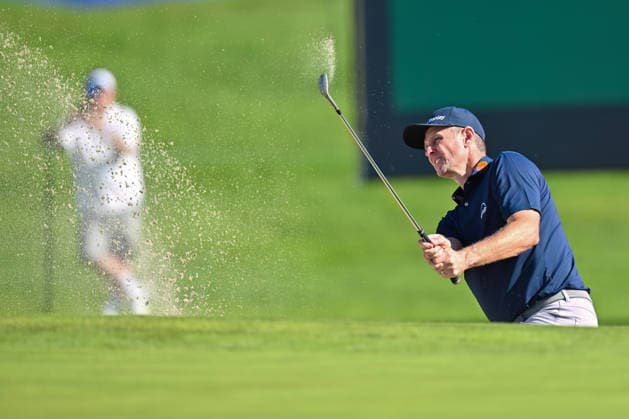 January 30, 2026: Justin Rose chips onto the green on the 15th hole during the second round of the Farmers Insurance Open on Torrey Pines South Course in San Diego, California. CSM San Diego USA - ZUMAc04_ 20260130_zma_c04_030 Copyright: xJustinxFinex