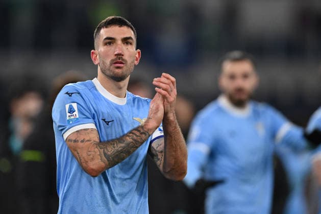 CALCIO - Serie A - SS Lazio vs Genoa CFC Danilo Cataldi of S.S. Lazio greets the supporters at the end of the 23th matchday of the Serie A championship between S.S. Lazio and Genoa C.F.C. at the Stadio Olimpico on January 30, 2026 in Rome, Italy. Rome Italy  Copyright: xIPAxSport ABACAx