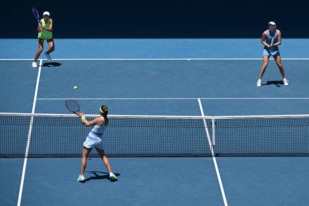 TENNIS AUSTRALIAN OPEN, Elise Mertens of Belgium and Shuai Zhang of China (top) in action during the women™s doubles final against Anna Danilina of Kazakhstan and Aleksandra Krunic of Serbia on day 14 of the 2026 Australian Open tennis tournament at Melbourne Park in Melbourne, Saturday, January 31, 2026. ( NO ARCHIVING MELBOURNE VICTORIA AUSTRALIA  Copyright: xJOELxCARRETTx 20260131188621242761