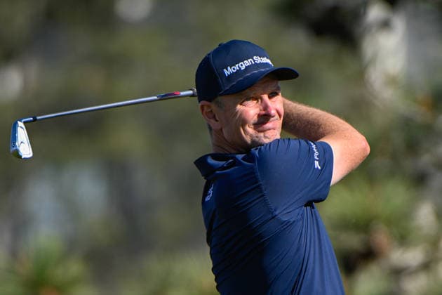 LA JOLLA, CA - JANUARY 30: Justin Rose (GBR) watches his tee shot on 16 (SC) during the second round of the Farmers Insurance Open on January 30, 2026, at Torrey Pines Golf Course, La Jolla, California. (Photo by Ken Murray Icon Sportswire) GOLF: JAN 30 PGA, Golf Herren Farmers Insurance Open EDITORIAL USE ONLY Icon2601300462