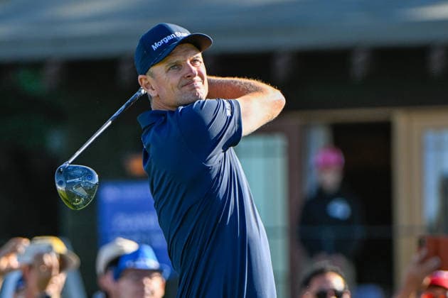 LA JOLLA, CA - JANUARY 30: Justin Rose (GBR) watches his tee shot on 1 (SC)) during the second round of the Farmers Insurance Open on January 30, 2026, at Torrey Pines Golf Course, La Jolla, California. (Photo by Ken Murray Icon Sportswire) GOLF: JAN 30 PGA, Golf Herren Farmers Insurance Open EDITORIAL USE ONLY Icon2601300052