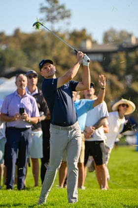 LA JOLLA, CA - JANUARY 30: Justin Rose (GBR) watches his approach shot on 1 (SC) during the second round of the Farmers Insurance Open on January 30, 2026, at Torrey Pines Golf Course, La Jolla, California. (Photo by Ken Murray Icon Sportswire) GOLF: JAN 30 PGA, Golf Herren Farmers Insurance Open EDITORIAL USE ONLY Icon2601300082