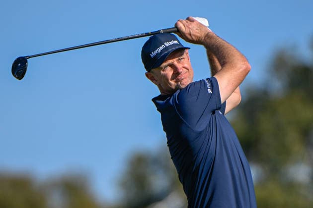 LA JOLLA, CA - JANUARY 30: Justin Rose (GBR) watches his tee shot on 2 (SC) during the second round of the Farmers Insurance Open on January 30, 2026, at Torrey Pines Golf Course, La Jolla, California. (Photo by Ken Murray Icon Sportswire) GOLF: JAN 30 PGA, Golf Herren Farmers Insurance Open EDITORIAL USE ONLY Icon2601300092