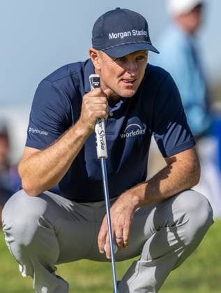 LA JOLLA, CA - JANUARY 30: Justin Rose studies a putt on the 17th green during the second round of the Farmers Insurance Open, Friday, January 30, 2026, in La Jolla, California. (Photo by Tony Ding Icon Sportswire) GOLF: JAN 30 PGA, Golf Herren Farmers Insurance Open EDITORIAL USE ONLY Icon46520260130007