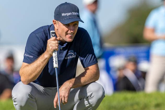 LA JOLLA, CA - JANUARY 30: Justin Rose studies a putt on the 17th green during the second round of the Farmers Insurance Open, Friday, January 30, 2026, in La Jolla, California. (Photo by Tony Ding Icon Sportswire) GOLF: JAN 30 PGA, Golf Herren Farmers Insurance Open EDITORIAL USE ONLY Icon46520260130008
