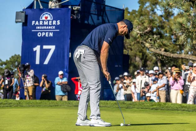 LA JOLLA, CA - JANUARY 30: Justin Rose putts on the 17th green during the second round of the Farmers Insurance Open, Friday, January 30, 2026, in La Jolla, California. (Photo by Tony Ding Icon Sportswire) GOLF: JAN 30 PGA, Golf Herren Farmers Insurance Open EDITORIAL USE ONLY Icon46520260130010