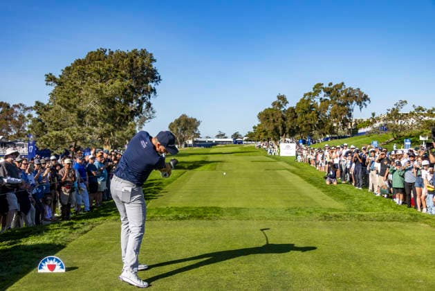 LA JOLLA, CA - JANUARY 30: Justin Rose hits a drive from the 18th tee during the second round of the Farmers Insurance Open, Friday, January 30, 2026, in La Jolla, California. (Photo by Tony Ding Icon Sportswire) GOLF: JAN 30 PGA, Golf Herren Farmers Insurance Open EDITORIAL USE ONLY Icon46520260130015