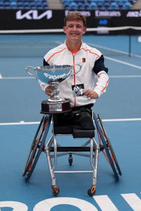 Niels Vink of Netherlands celebrates with the trophy and a photo of his coach who passed away Australian Open tennis tournament, Day Fourteen, Melbourne Park, Australia - 31 Jan 2026Melbourne Melbourne Park Victoria (VIC) Australia  Copyright: xEllaxLing Shutterstockx 16455625b