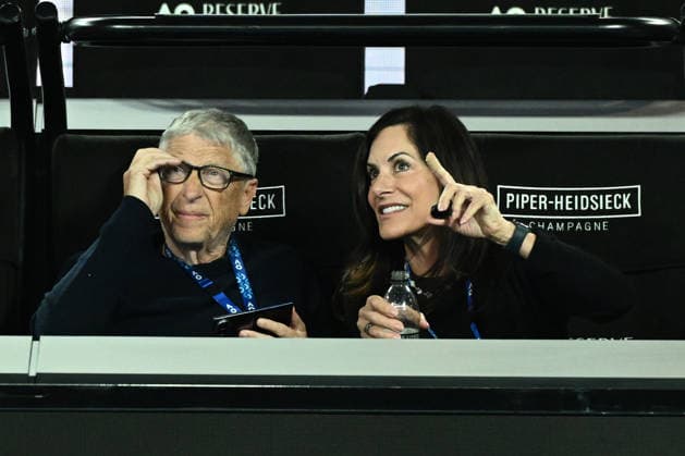 TENNIS AUSTRALIAN OPEN, Bill Gates with his partner Paula Hurd watch Jason Kubler (pink) and Marc Polmans (red) of Australia in action during the men™s doubles final against Christian Harrison of the USA and Neal Skupski of Great Britian on day 14 of the 2026 Australian Open tennis tournament at Melbourne Park in Melbourne, Saturday, January 31, 2026. ( NO ARCHIVING MELBOURNE VICTORIA AUSTRALIA  Copyright: xJOELxCARRETTx 20260131155835258420