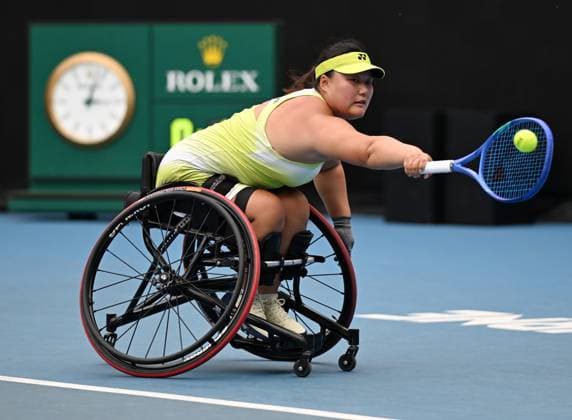 (260131) -- MELBOURNE, Jan. 31, 2026 -- Li Xiaohui hits a return during the women s wheelchair singles final between Li Xiaohui of China and Diede De Groot of the Netherlands at the Australian Open tennis tournament in Melbourne, Australia, Jan. 31, 2026. (Photo by Xinhua) (SP)AUSTRALIA-MELBOURNE-TENNIS-AUSTRALIAN OPEN-WOMEN S WHEELCHAIR-SINGLES-FINAL WangxShen 