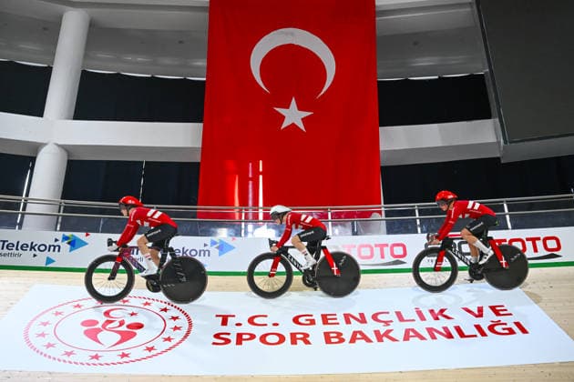 2026 UEC Track Elite European Championships Picture by Olly Hassell SWpix.com - 31 01 2026 - Cycling - 2026 UEC Track Elite European Championships - Konya Velodrome, Konya, Türkiye - Training - Ida Fialla (Denmark), Ellen Hjollund Klinge (Denmark), Laura Auerbach-Lind (Denmark) Copyright: x xSWpix.comx(t axPhotographyxHubxLtd)xOllyxHassell SWpix.comx SWP-3177-0005