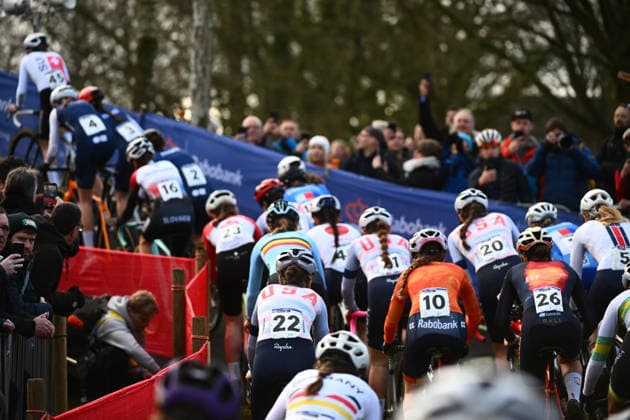 2026 UCI Cyclo-cross World Championships Picture by Simon Wilkinson SWpix.com - 30 01 2026 - Cycling - 2026 UCI Cyclo-cross World Championships - Hulst, Zeeland, Netherlands - Junior Women Copyright: x xSWpix.comx(t axPhotographyxHubxLtd)xSimonxWilkinson SWpix.comx SWP-3176-0055