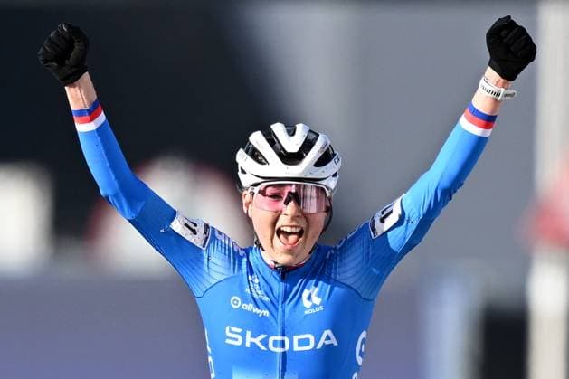 Czech Barbora Bukovska celebrates as she crosses the finish line to win the junior women race at the UCI Cyclocross World Championships, on Saturday 31 January 2026, in Hulst, The Netherlands. DAVIDxPINTENS  x160011027x