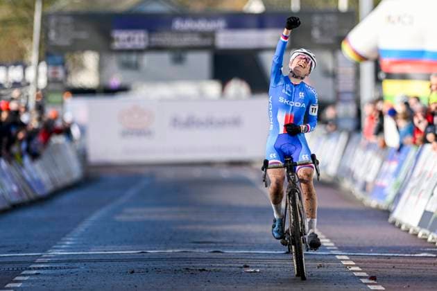 UCI World Championships 2026 Hulst HULST, THE NETHERLANDS - JANUARY 31 : =11: celebrating her victory in action during the 2026 UCI Cyclo-Cross World Championships for Women Junior on January 31, 2026 in Hulst, The Netherlands, 31 01 2026 Hulst The Netherlands  Copyright: xNicoxVereeckenx