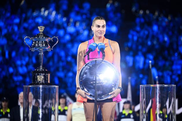 TENNIS AUSTRALIAN OPEN, Runner up Aryna Sabalenka of Belarus holds the trophy after loosing the women™s singles final against Elena Rybakina of Kazakhstan on day 14 of the 2026 Australian Open tennis tournament at Melbourne Park in Melbourne, Saturday, January 31, 2026. ( NO ARCHIVING MELBOURNE VICTORIA AUSTRALIA  Copyright: xJOELxCARRETTx 20260131156816688922