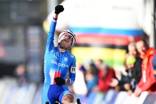 Czech Barbora Bukovska celebrates as she crosses the finish line to win the junior women race at the UCI Cyclocross World Championships, on Saturday 31 January 2026, in Hulst, The Netherlands. DAVIDxPINTENS  x160014503x