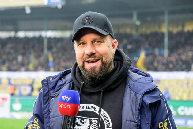 In the picture, from left Heiner Backhaus BTSV, Trainer , GER, Braunschweig, Eintracht Braunschweig vs Karlsruher SC, 2 Bundesliga, soccer, DFB, 2025 2026 season, Eintracht Stadion, match day, DFB DFL REGULATIONS PROHIBIT ANY USE OF PHOTOGRAPHS AS IMAGE SEQUENCES AND OR QUASI VIDEO, 31 01 2026, Copyright: HMBxMedia UwexKoch