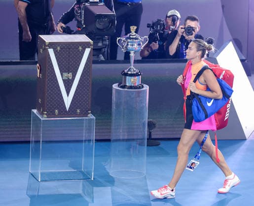 (260131) -- MELBOURNE, Jan. 31, 2026 -- Aryna Sabalenka enters the court before the women s singles final between Elena Rybakina of Kazakhstan and Aryna Sabalenka of Belarus at the Australian Open tennis tournament in Melbourne, Australia, Jan. 31, 2026. ) (SP)AUSTRALIA-MELBOURNE-TENNIS-AUSTRALIAN OPEN-WOMEN S SINGLES-FINAL MaxPing 