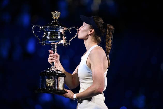 TENNIS AUSTRALIAN OPEN, Elena Rybakina of Kazakhstan poses for photographs with the Daphne Akhurst Memorial Cup after winning the women™s singles final against Aryna Sabalenka of Belarus on day 14 of the 2026 Australian Open tennis tournament at Melbourne Park in Melbourne, Saturday, January 31, 2026. ( NO ARCHIVING MELBOURNE VICTORIA AUSTRALIA  Copyright: xJOELxCARRETTx 20260131161844165599