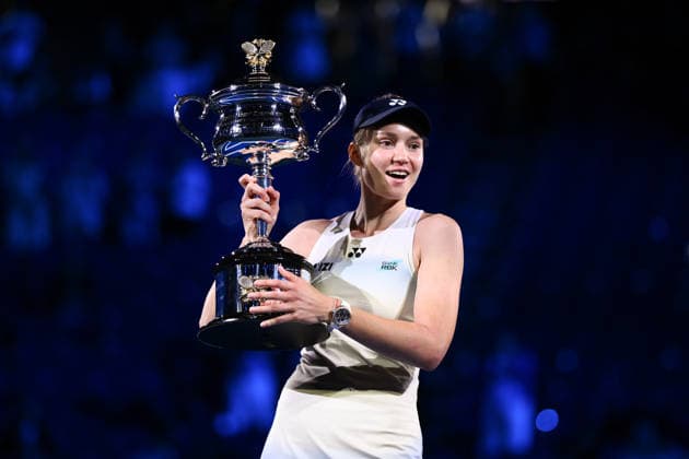 TENNIS AUSTRALIAN OPEN, Elena Rybakina of Kazakhstan poses for photographs with the Daphne Akhurst Memorial Cup after winning the women™s singles final against Aryna Sabalenka of Belarus on day 14 of the 2026 Australian Open tennis tournament at Melbourne Park in Melbourne, Saturday, January 31, 2026. ( NO ARCHIVING MELBOURNE VICTORIA AUSTRALIA  Copyright: xJOELxCARRETTx 20260131164325396949