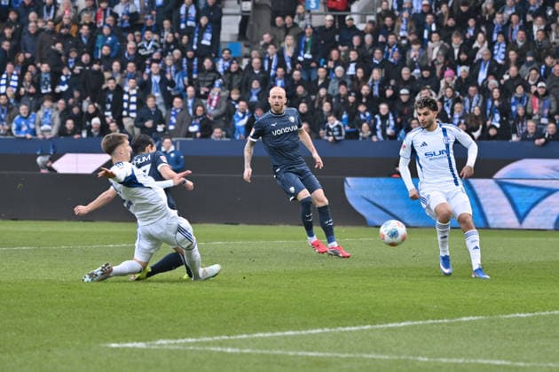 Koji Miyoshi VfL Bochum , 2 v li , scores the goal to 1 0 31 01 2026, Soccer 2 Bundesliga, Season 2025 2026, 20 Matchday, VfL Bochum FC Schalke 04 DFL regulations prohibit any use of photographs as image sequences and or quasi video Bochum Vonovia Ruhrstadion Nordrhein Westfalen Germany Team2