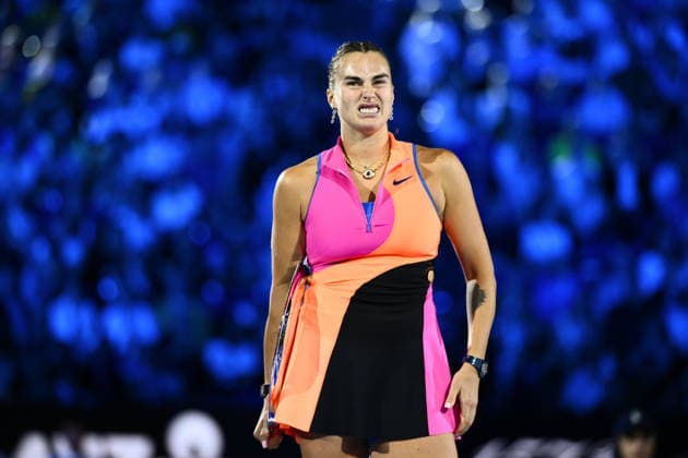 TENNIS AUSTRALIAN OPEN, Runner up Aryna Sabalenka of Belarus holds the trophy after loosing the women™s singles final against Elena Rybakina of Kazakhstan on day 14 of the 2026 Australian Open tennis tournament at Melbourne Park in Melbourne, Saturday, January 31, 2026. ( NO ARCHIVING MELBOURNE VICTORIA AUSTRALIA  Copyright: xJOELxCARRETTx 20260131127215590113
